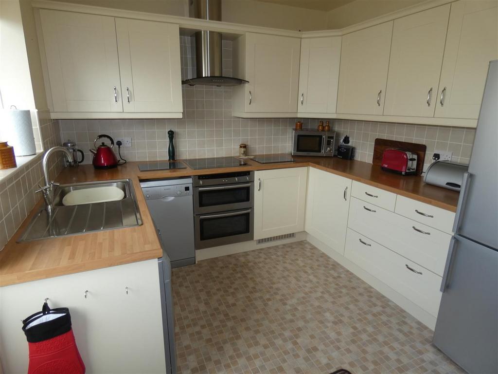 Parklea, Seaton Sluice, Whitley Bay 3 bed semidetached bungalow for