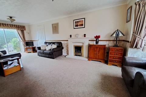 3 Carmichael Close, Lichfield, WS14 9YW