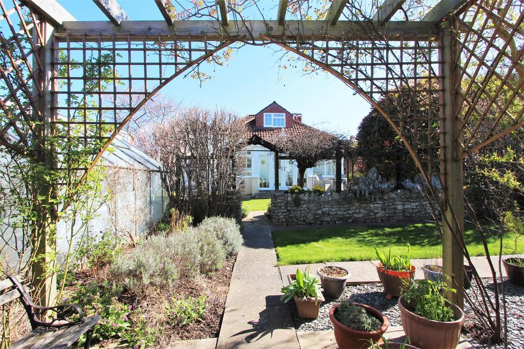Manor Road, Keynsham, Bristol 4 bed detached bungalow £700,000