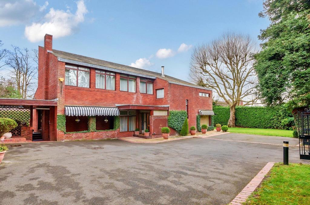 The Close, Totteridge, London, N20 5 bed detached house for sale £