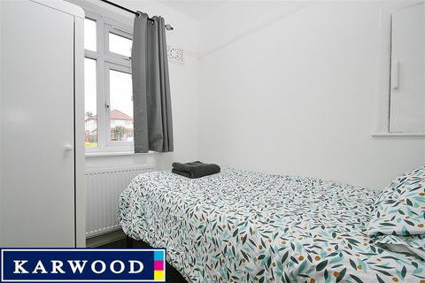 62 Willow Tree Lane, Hayes, UB4 9BD