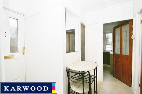 62 Willow Tree Lane, Hayes, UB4 9BD