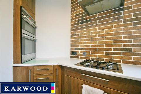 62 Willow Tree Lane, Hayes, UB4 9BD