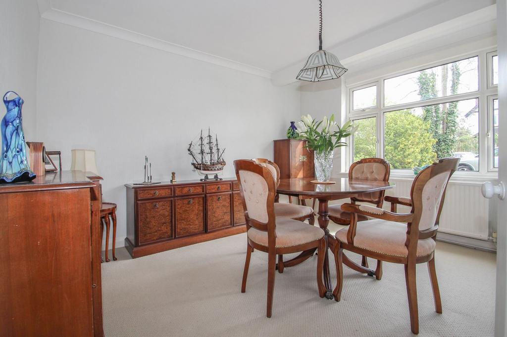 Telegraph Lane, Claygate, KT10 3 bed semidetached house £675,000