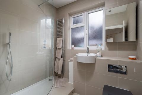 55 The Warren, Worcester Park, KT4 7DH