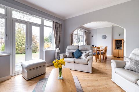 55 The Warren, Worcester Park, KT4 7DH