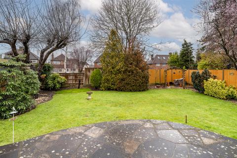 55 The Warren, Worcester Park, KT4 7DH