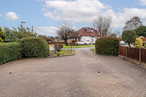55 The Warren, Worcester Park, KT4 7DH