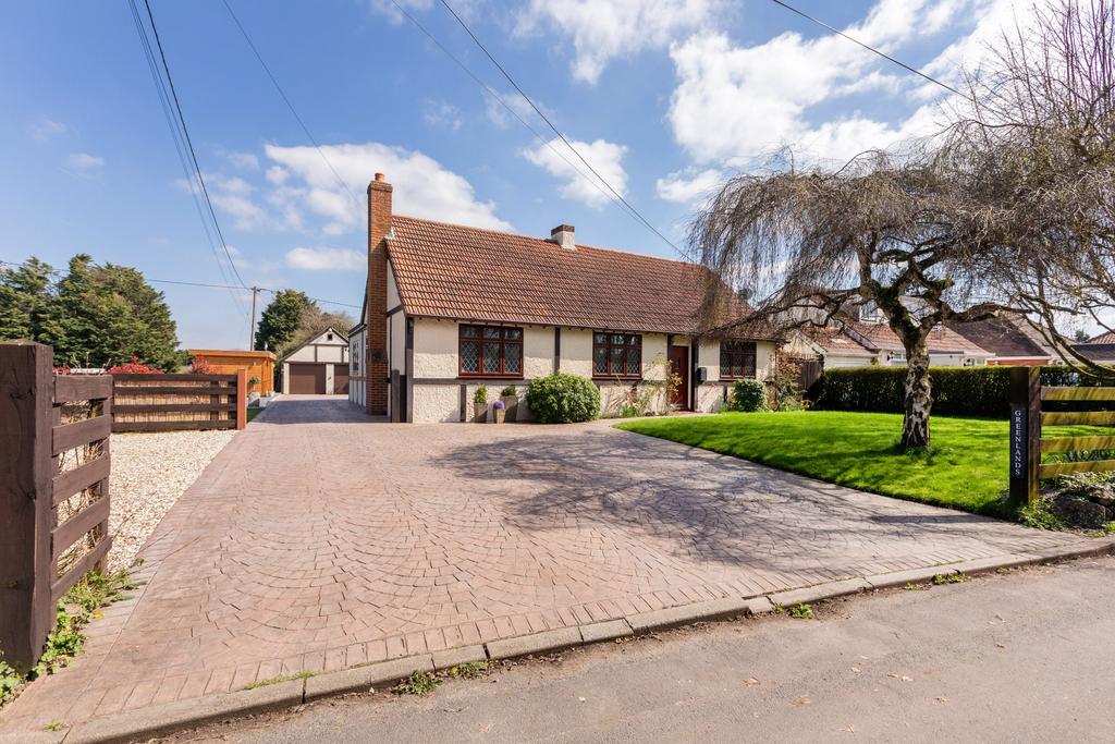 Cherry Garden Lane, Maidenhead 5 bed detached house £975,000