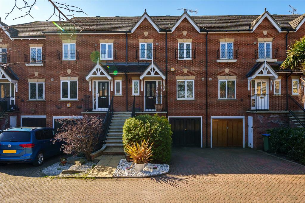 Lynwood Road, Thames Ditton, KT7 4 bed house £900,000