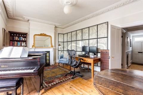 8 Belgrave Crescent, Bath, BA1 5JU