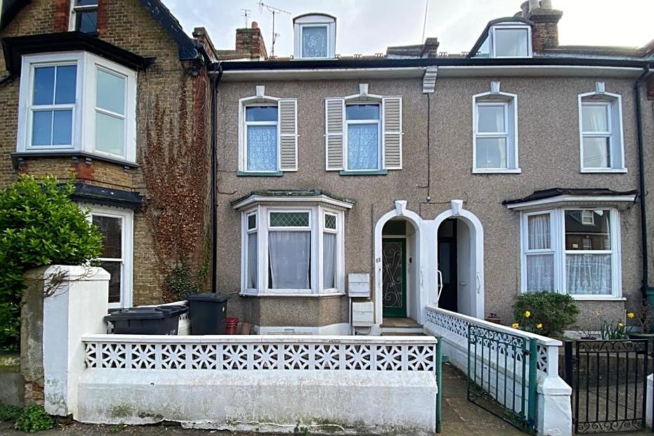 Victoria Park, Herne Bay 1 bed ground floor flat to rent £775 pcm (£