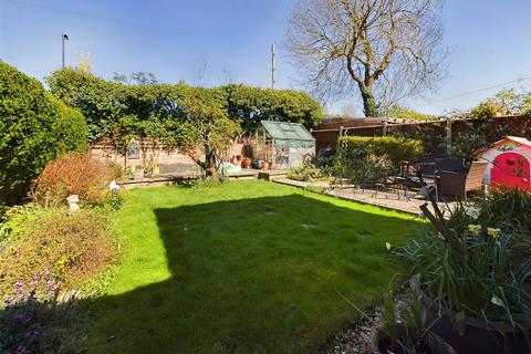 4 bedroom semi-detached house for sale - Hillview Road, Cheltenham, Gloucestershire, GL52