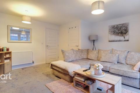 7 Azure Walk, Nuneaton, CV10 9GQ