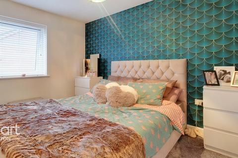 7 Azure Walk, Nuneaton, CV10 9GQ