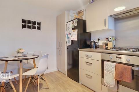 7 Azure Walk, Nuneaton, CV10 9GQ