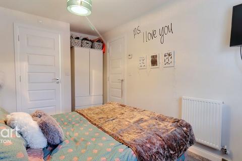 7 Azure Walk, Nuneaton, CV10 9GQ