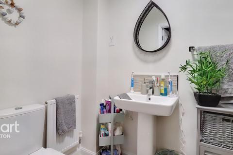 7 Azure Walk, Nuneaton, CV10 9GQ