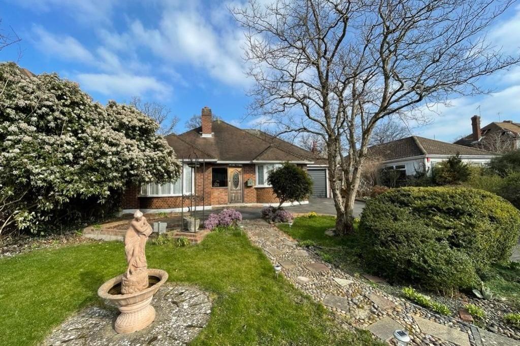 Kingswood Close, Englefield Green... 3 bed detached house £950,000