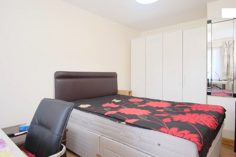 2 bedroom flat for sale, Wenlock Gardens, London NW4