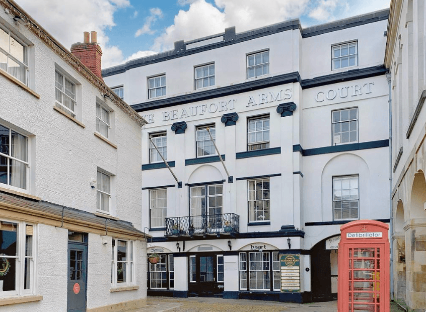 PROMINENT HIGH STREET Premises Unit 8, Beaufort A