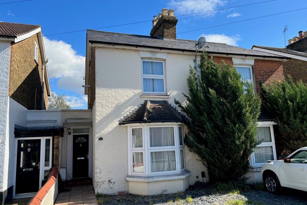 27 Laleham Road, StainesUponThames 2 bed house to rent £1,650 pcm