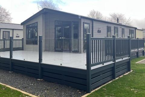 2 bedroom lodge for sale - Springwood Holiday Park