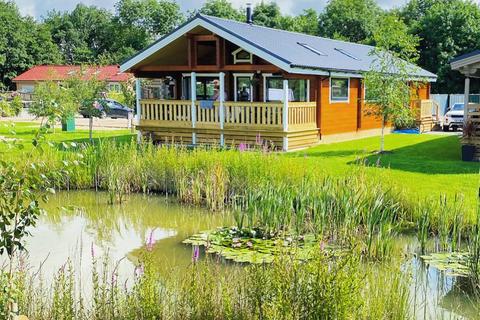 2 bedroom lodge for sale, Frisby Lakes Luxury Lodge Park