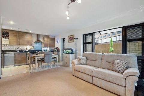 22 Leverton Close, London, N22 7BT