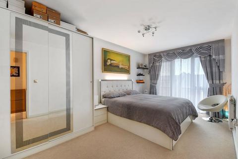 22 Leverton Close, London, N22 7BT