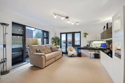 22 Leverton Close, London, N22 7BT