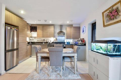 22 Leverton Close, London, N22 7BT