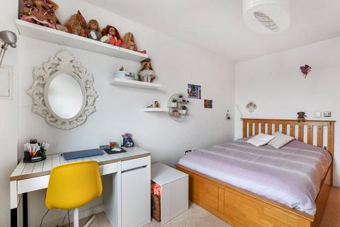 22 Leverton Close, London, N22 7BT