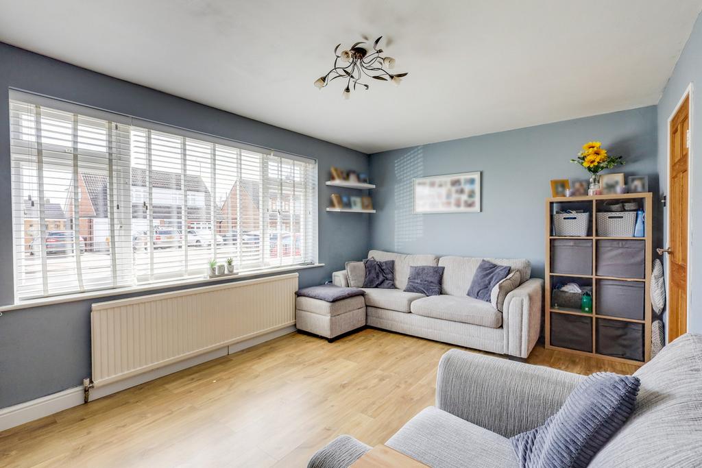 Eastbury Avenue, Rochford, SS4 3 bed semidetached house for sale £