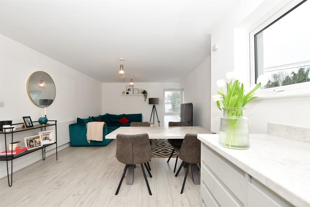 Kitchen/ Diner/ Lounge