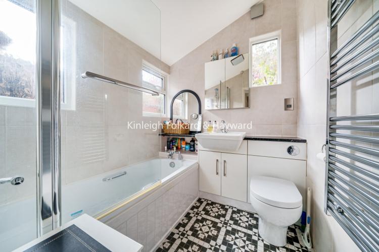 Gowland Place Beckenham BR3 2 bed cottage £1,750 pcm (£404 pw)