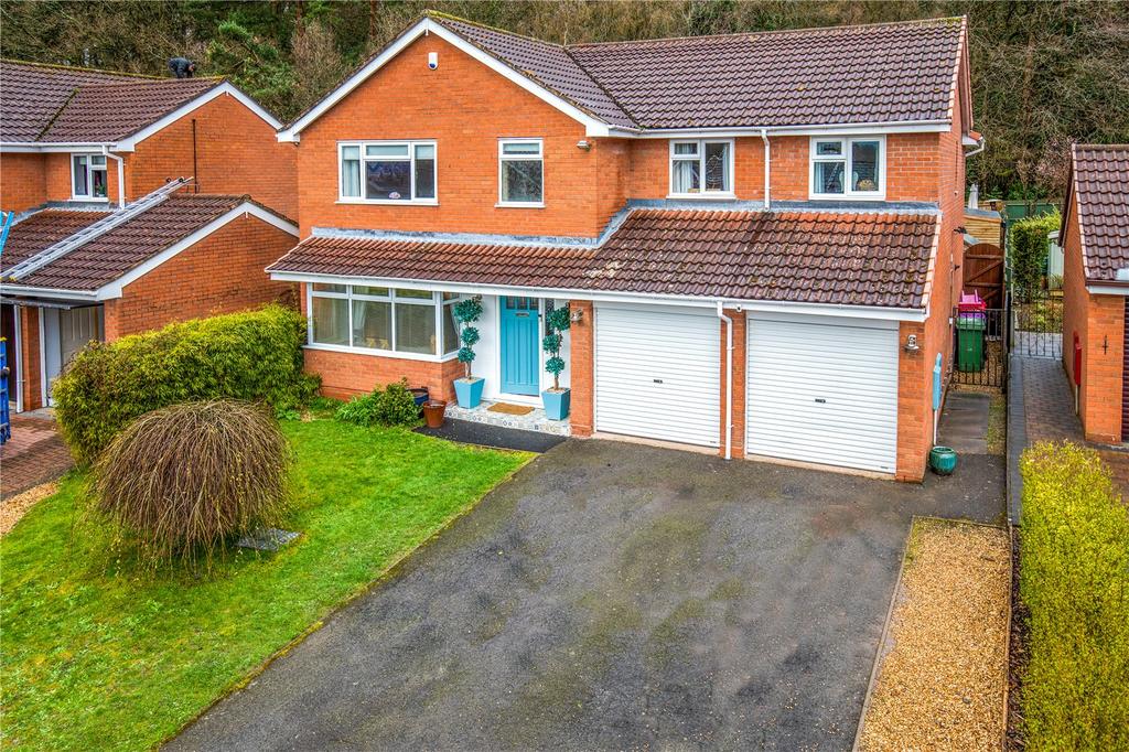 25 Lees Farm Drive, Madeley, Telford 5 bed detached house £430,000