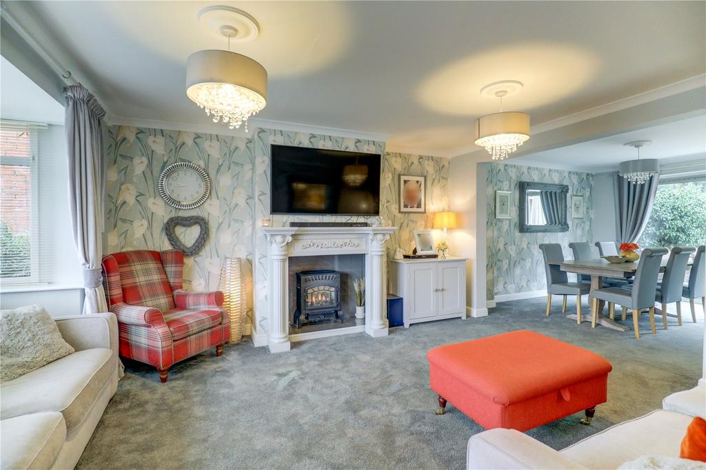 25 Lees Farm Drive, Madeley, Telford 5 bed detached house £430,000