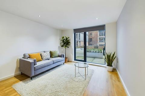 Apt G.04 :: Flint Glass Wharf