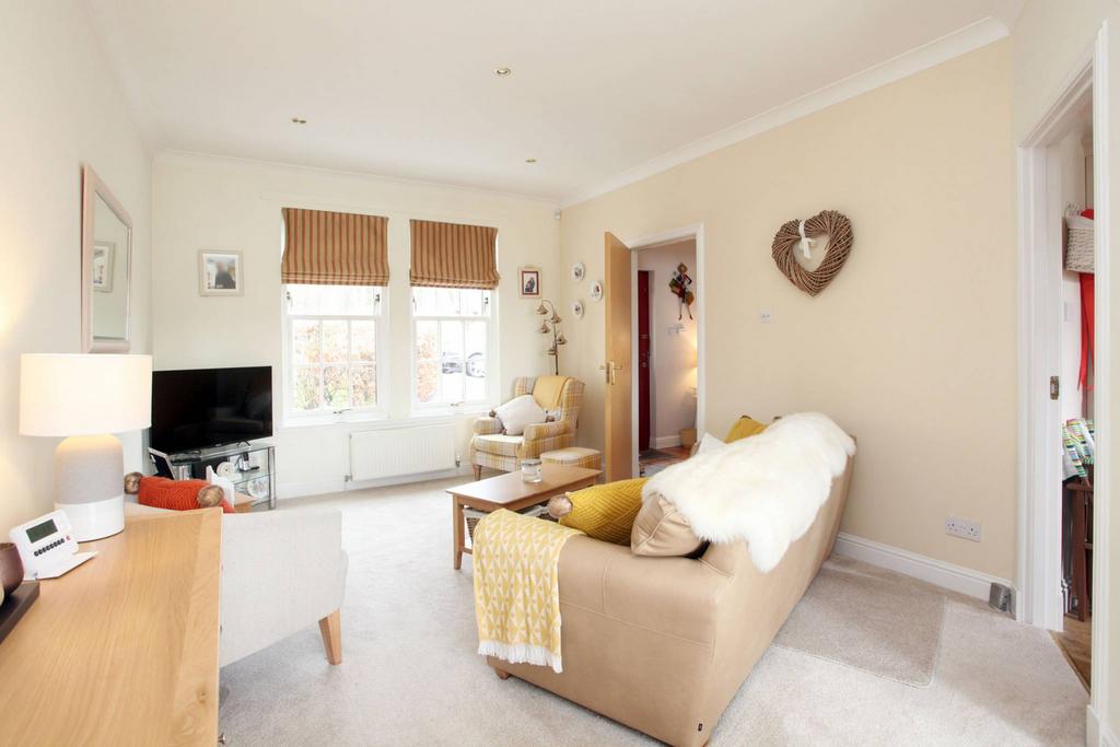 16 The Cross, West Wemyss, Fife, KY1 4SU 2 bed terraced house for sale