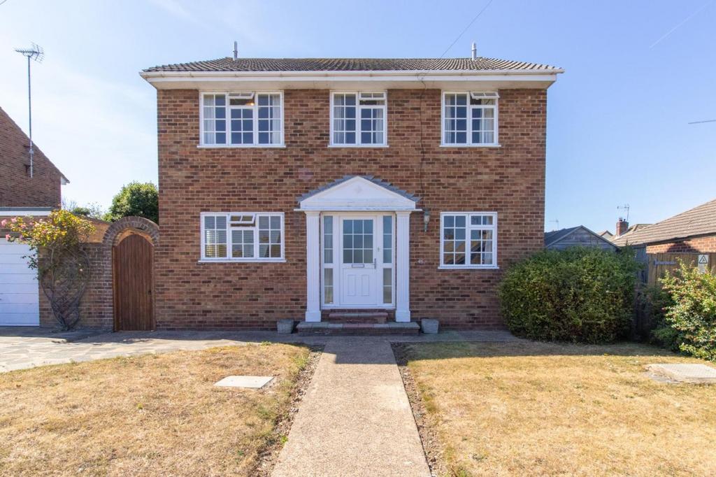 Kings Avenue, Broadstairs, CT10 4 bed detached house £650,000