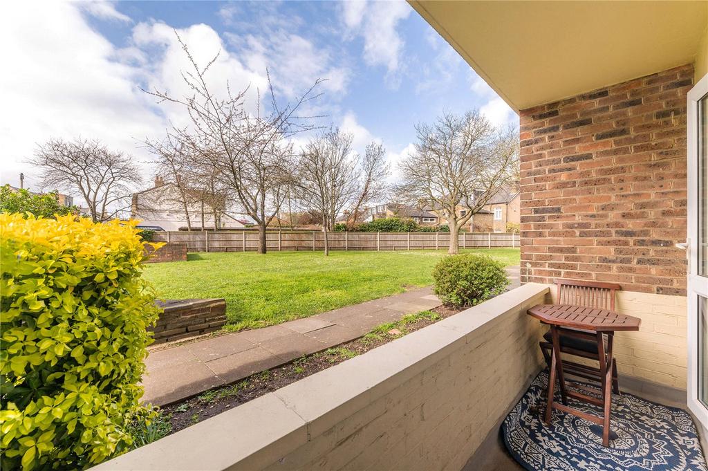 Westfields Avenue, Barnes, London 1 bed flat to rent £1,650 pcm (£381 pw)