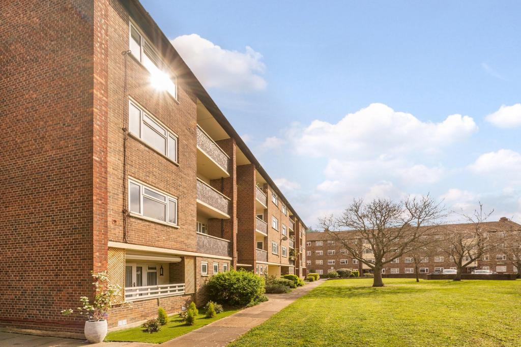 Westfields Avenue, Barnes, London 1 bed flat £1,650 pcm (£381 pw)