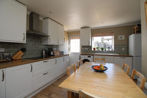 34 Crawts Road, Overton, Basingstoke, RG25 3LR