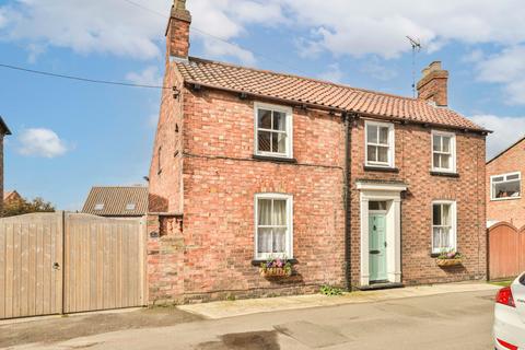 3 bedroom detached house for sale, Lords Lane, Barrow-Upon-Humber, DN19 7BX