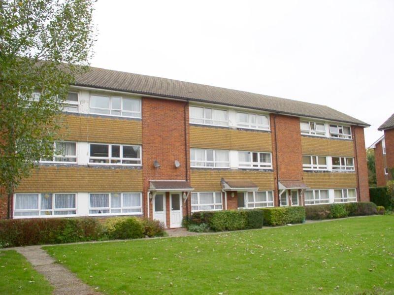 Strode Street, Egham, Surrey, TW20 9BU, 2 bed flat £1,400 pcm (£323 pw)