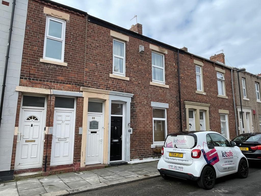Laet Street, North Shields. NE29 6NN 2 bed apartment £475 pcm (£110 pw)