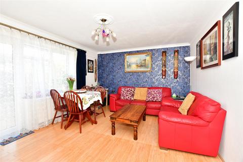 5 Broadfield Close, Romford, RM1 2QR
