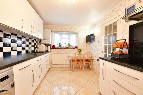 5 Broadfield Close, Romford, RM1 2QR