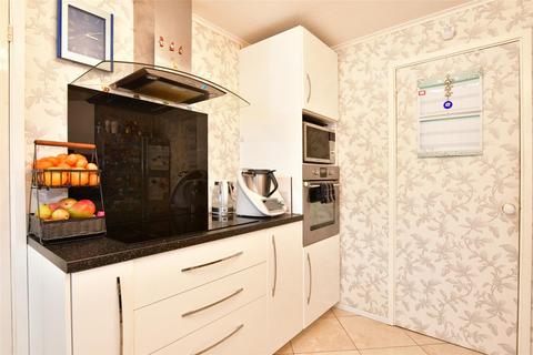 5 Broadfield Close, Romford, RM1 2QR